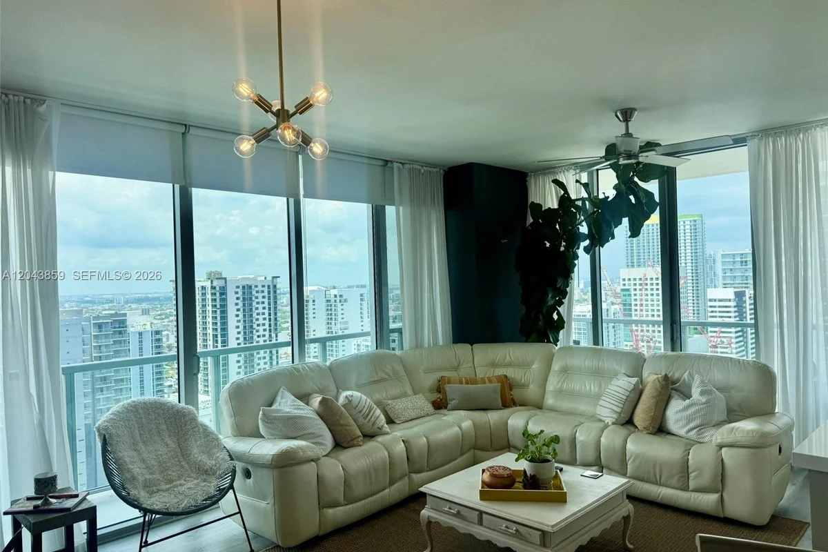 1111 SW 1st Ave #3225, Miami: photo 1 of 29