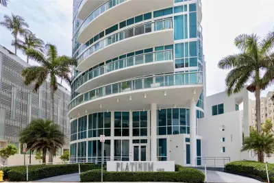 480 NE 30th St #1507, Miami: photo 1 of 51
