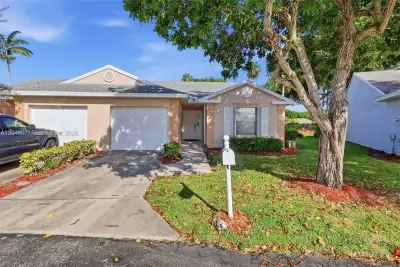 1855 SE 6th Ct, Homestead: photo 1 of 25