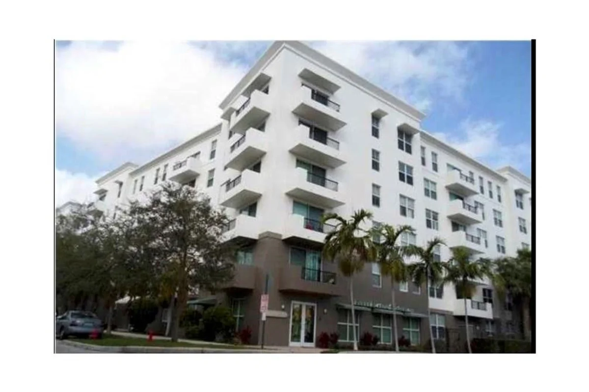 2421 NE 65th St #205, Fort Lauderdale: photo 1 of 20
