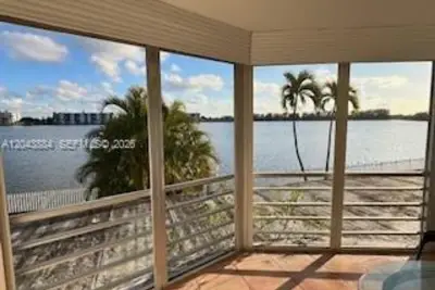 1100 NE 191st St #24E, Miami: photo 1 of 11