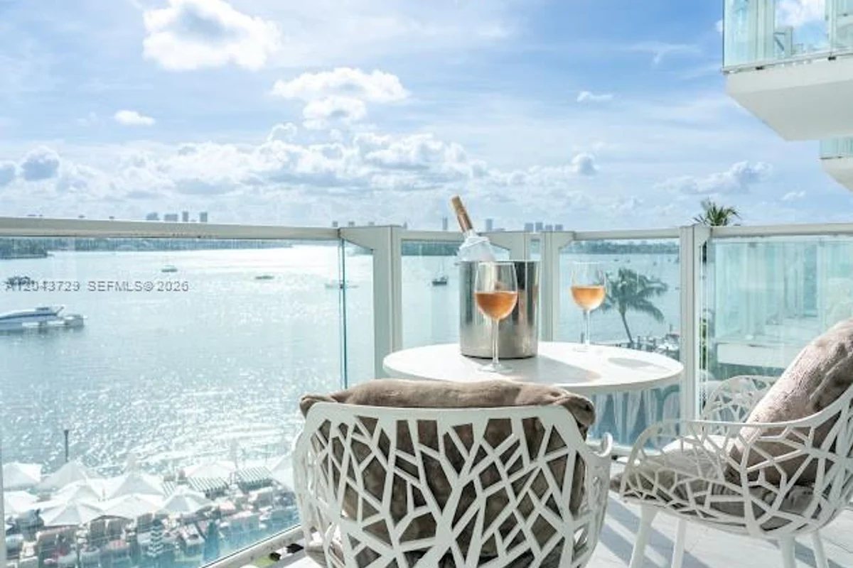 1100 W Ave #510, Miami Beach: photo 1 of 12