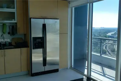 60 SW 13th St #1621, Miami: photo 1 of 5