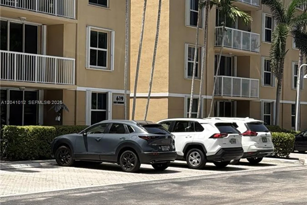 619 E Sheridan St #105, Dania Beach: photo 1 of 15