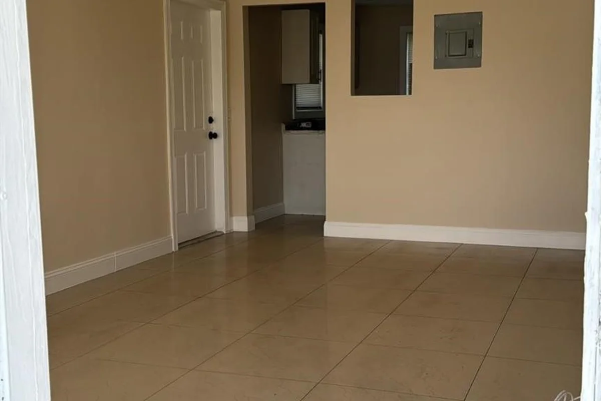 3734 Avenue S, Riviera Beach: photo 1 of 13