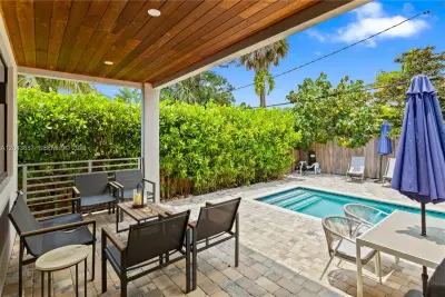 809 SW 10th Ter, Fort Lauderdale: photo 1 of 24
