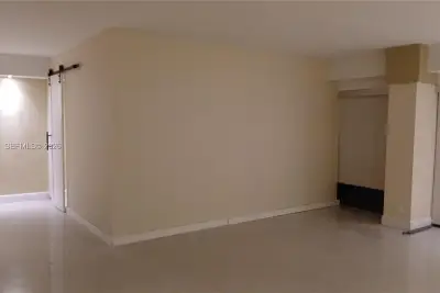 1800 NE 114th St #508, Miami: photo 1 of 13