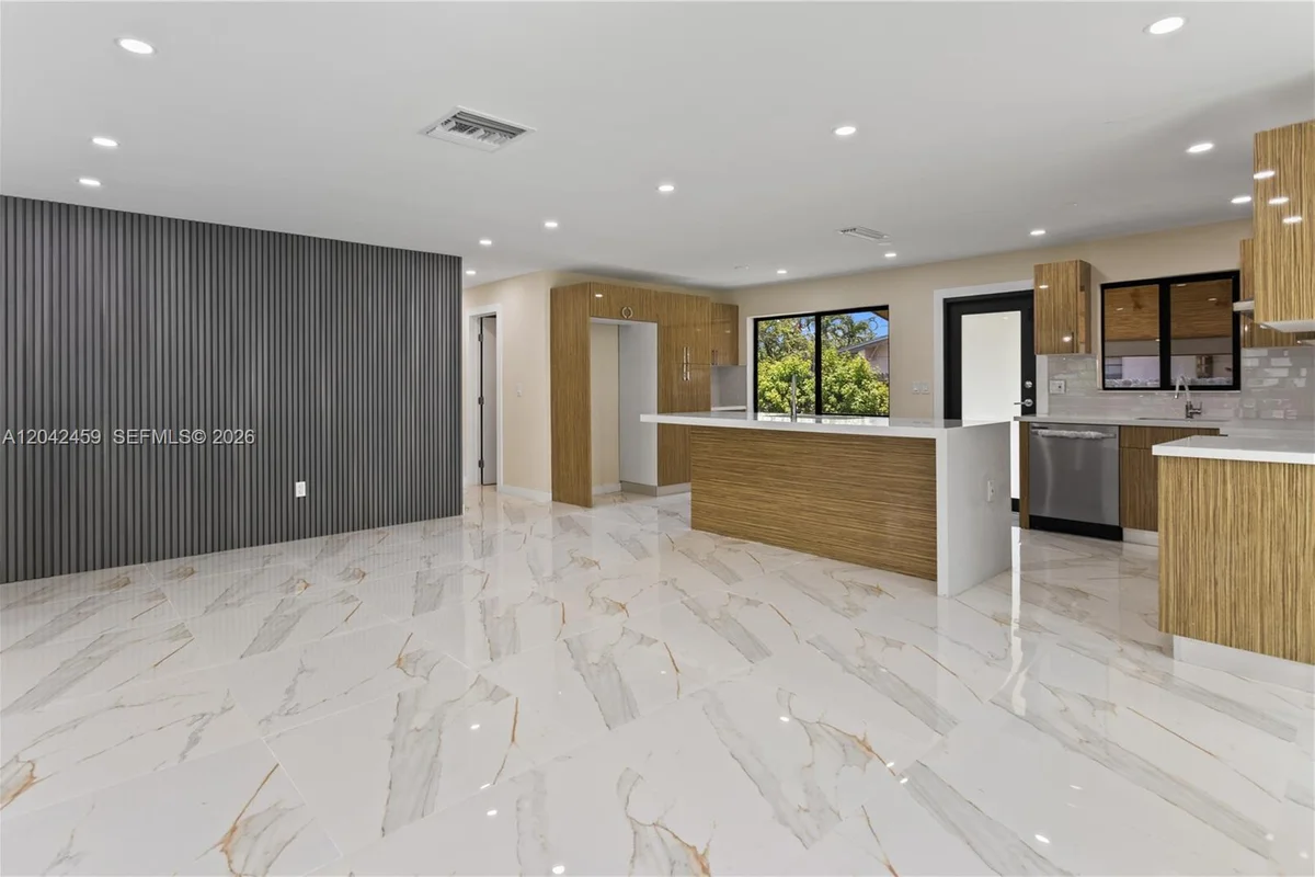 21330 NE 26 Ave, Aventura: photo 1 of 50