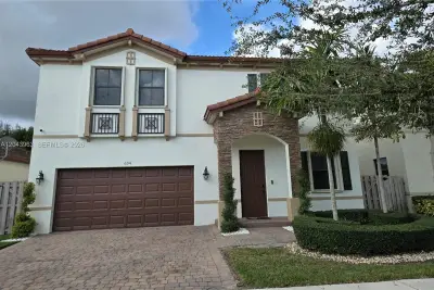 634 SE 37 Ave, Homestead: photo 1 of 37