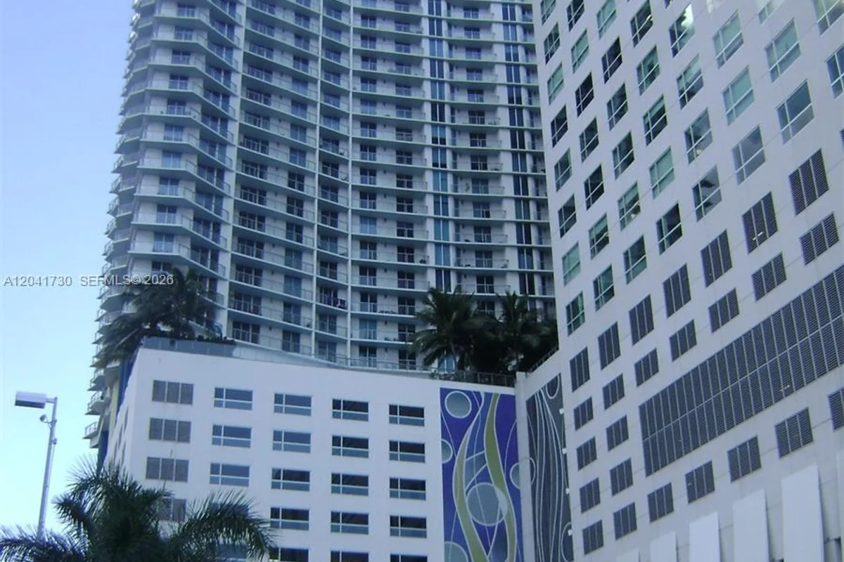 185 SW 7th St #2104, Miami: photo 1 of 9