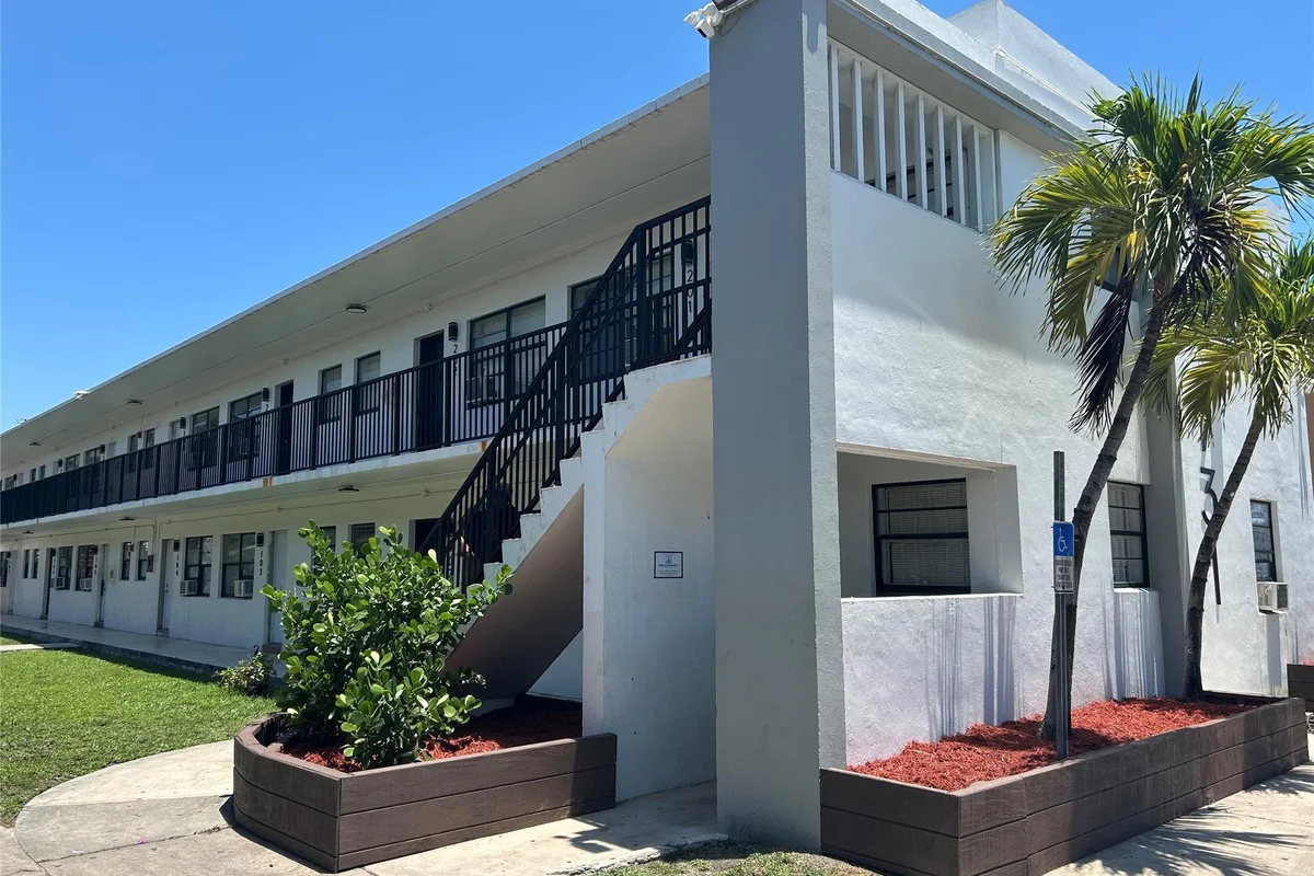731 NW 56th St, Miami: photo 1 of 11