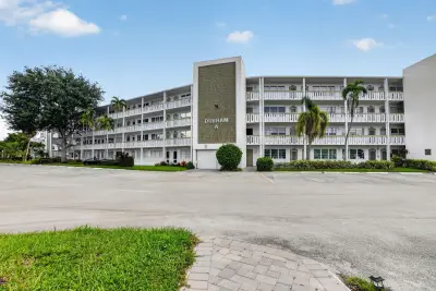 2020 Durham A, Deerfield Beach: photo 1 of 75