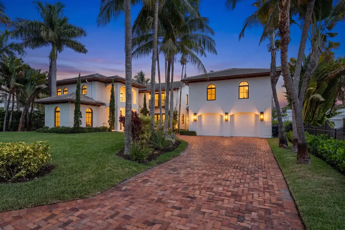 257 E Lakewood Rd, West Palm Beach: photo 1 of 59