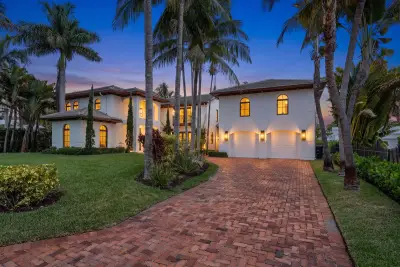 257 E Lakewood Rd, West Palm Beach: photo 1 of 59