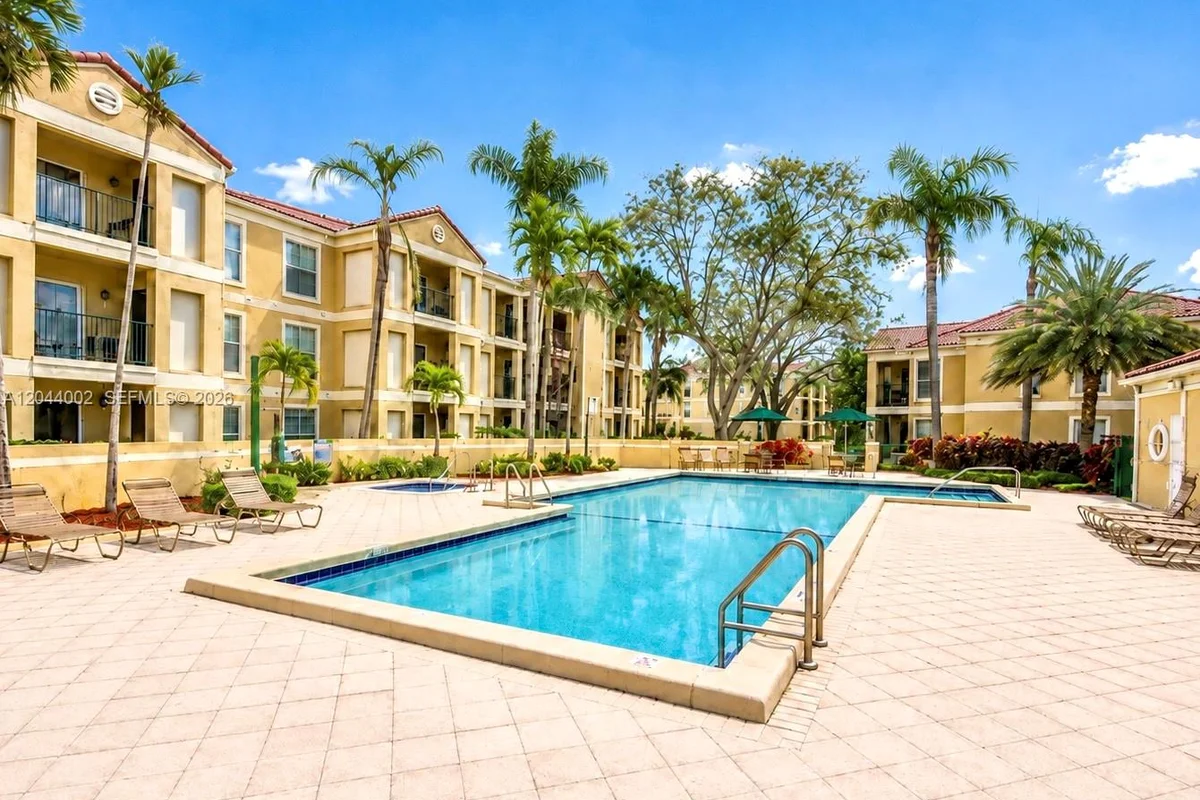 977 Riverside Dr #220, Coral Springs: photo 1 of 29