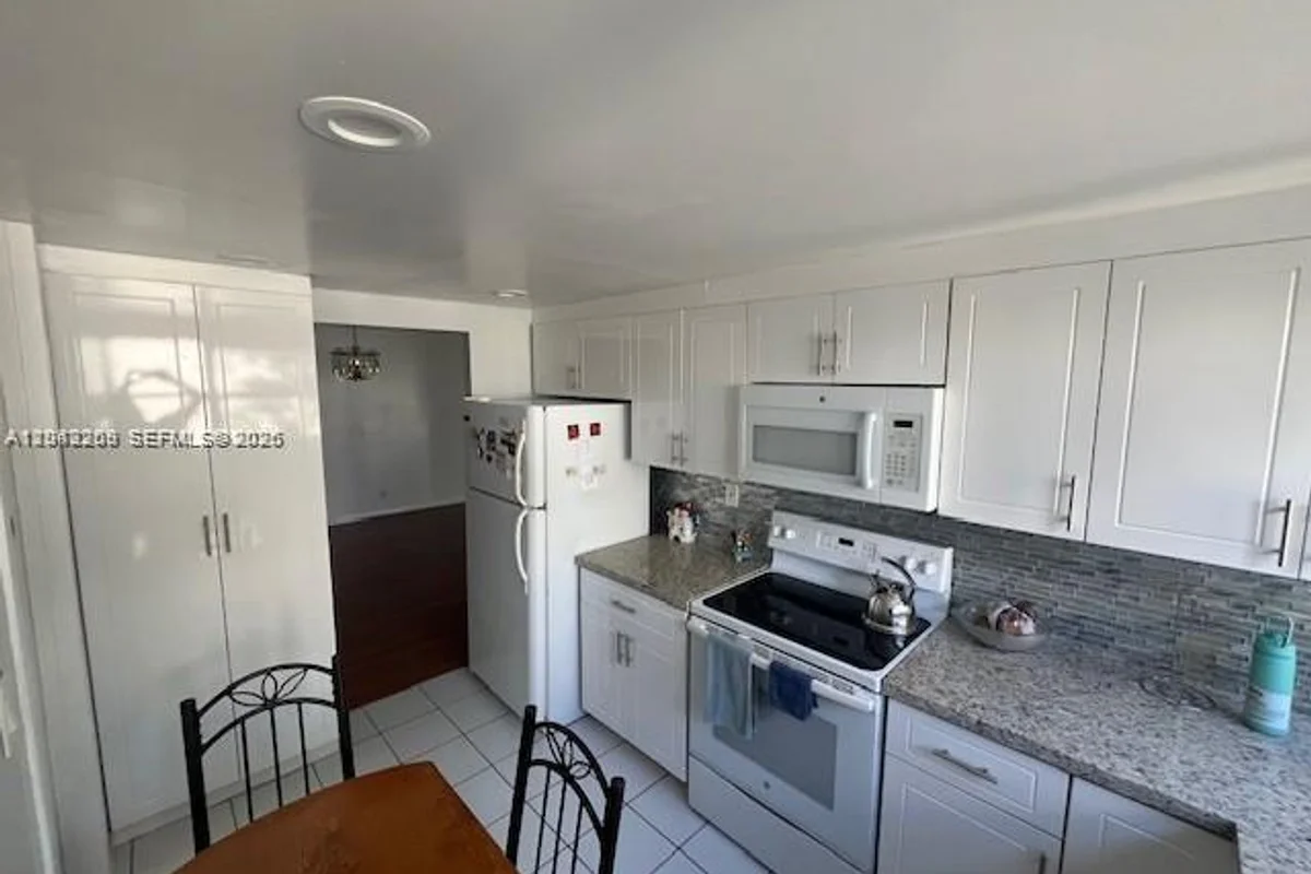 Condo in Miami: photo 1 of 26