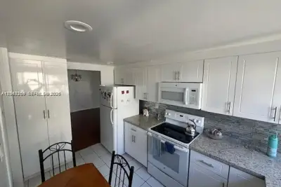 Condo in Miami: photo 1 of 26