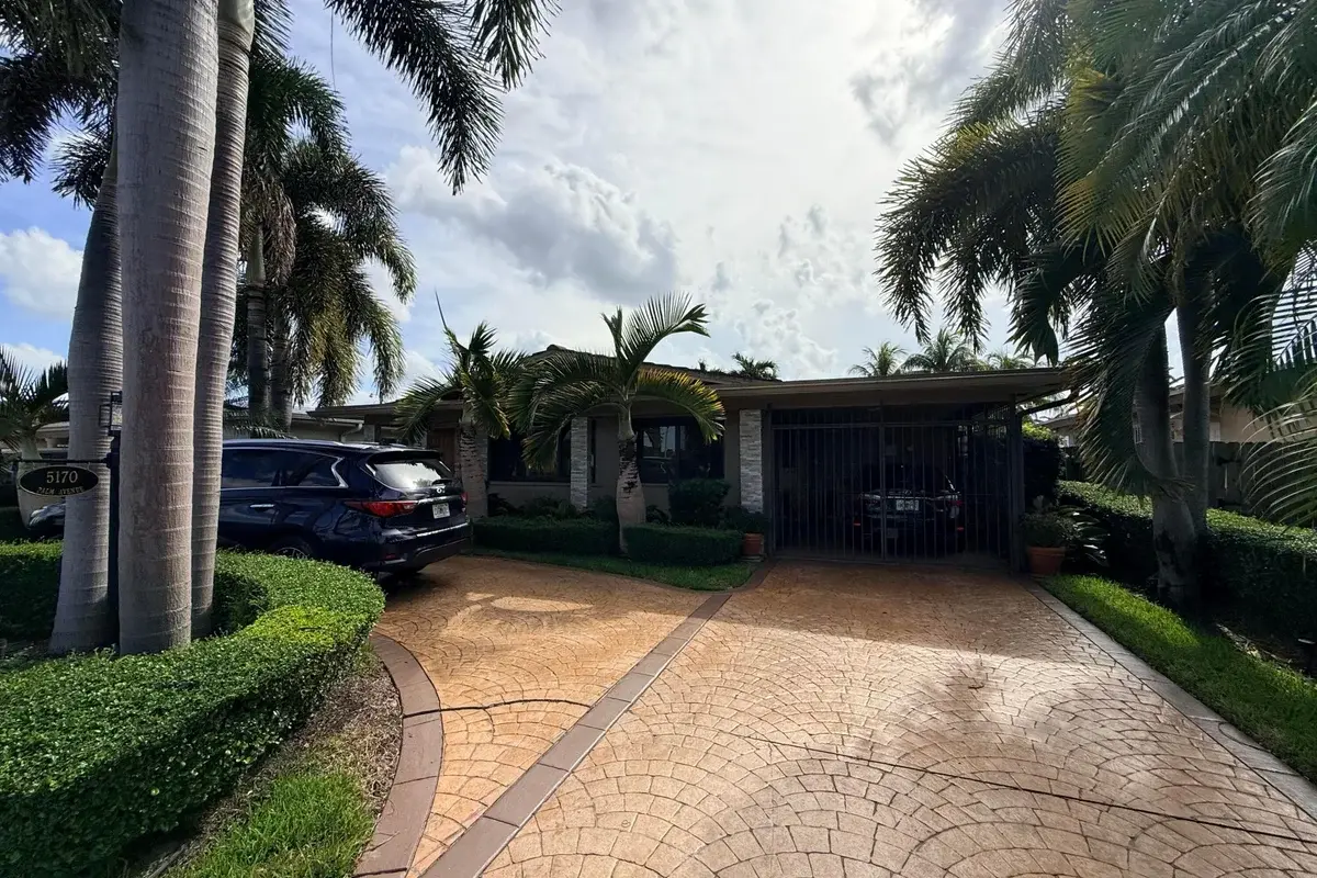 5170 Palm Ave, Hialeah: photo 1 of 43