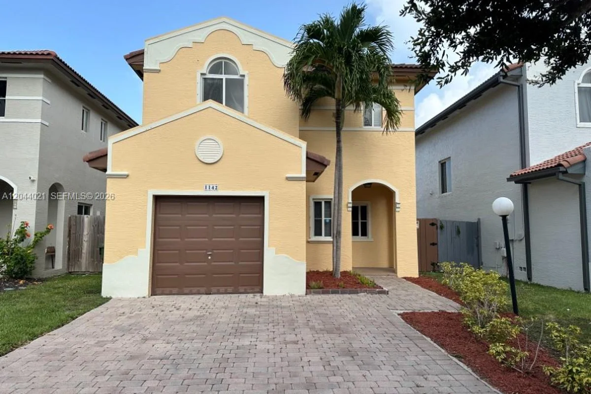 1142 NE 41st Ave, Homestead: photo 1 of 18
