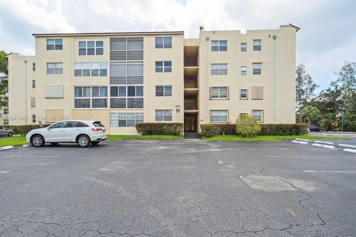 2871 Somerset Dr #102, Lauderdale Lakes: photo 1 of 24