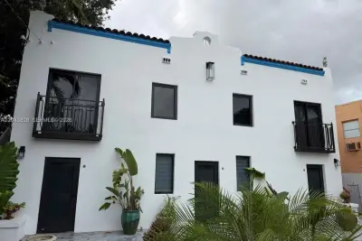 2134 SW 11th St, Miami: photo 1 of 13