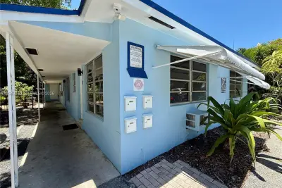 1417 NE 5th Ave, Fort Lauderdale: photo 1 of 25