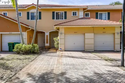 6527 Catalina Ln, Tamarac: photo 1 of 32