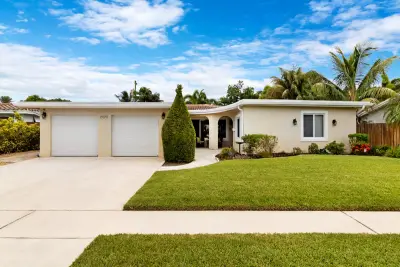 2070 NE 63rd St, Fort Lauderdale: photo 1 of 38