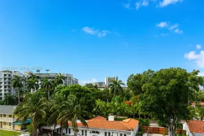 1110 N River Dr, Miami: photo 1 of 26