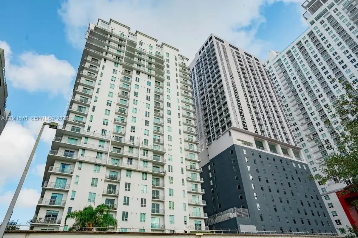 234 NE 3rd St #1404, Miami: photo 1 of 15