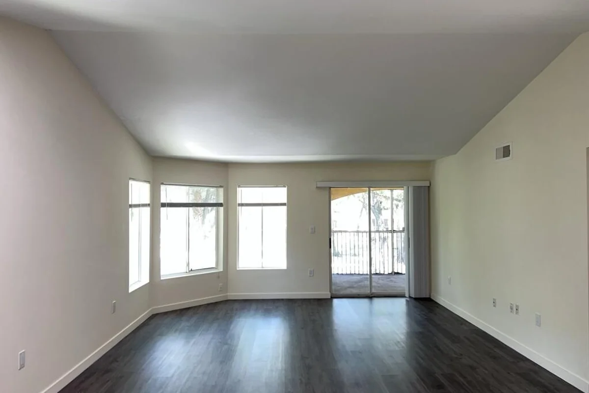 2350 NW 33rd St #807, Oakland Park: photo 1 of 26