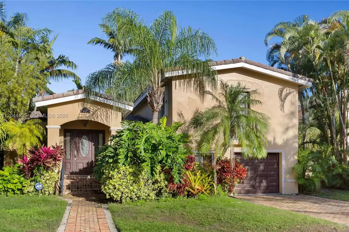 6315 Maynada St, Coral Gables: photo 1 of 36