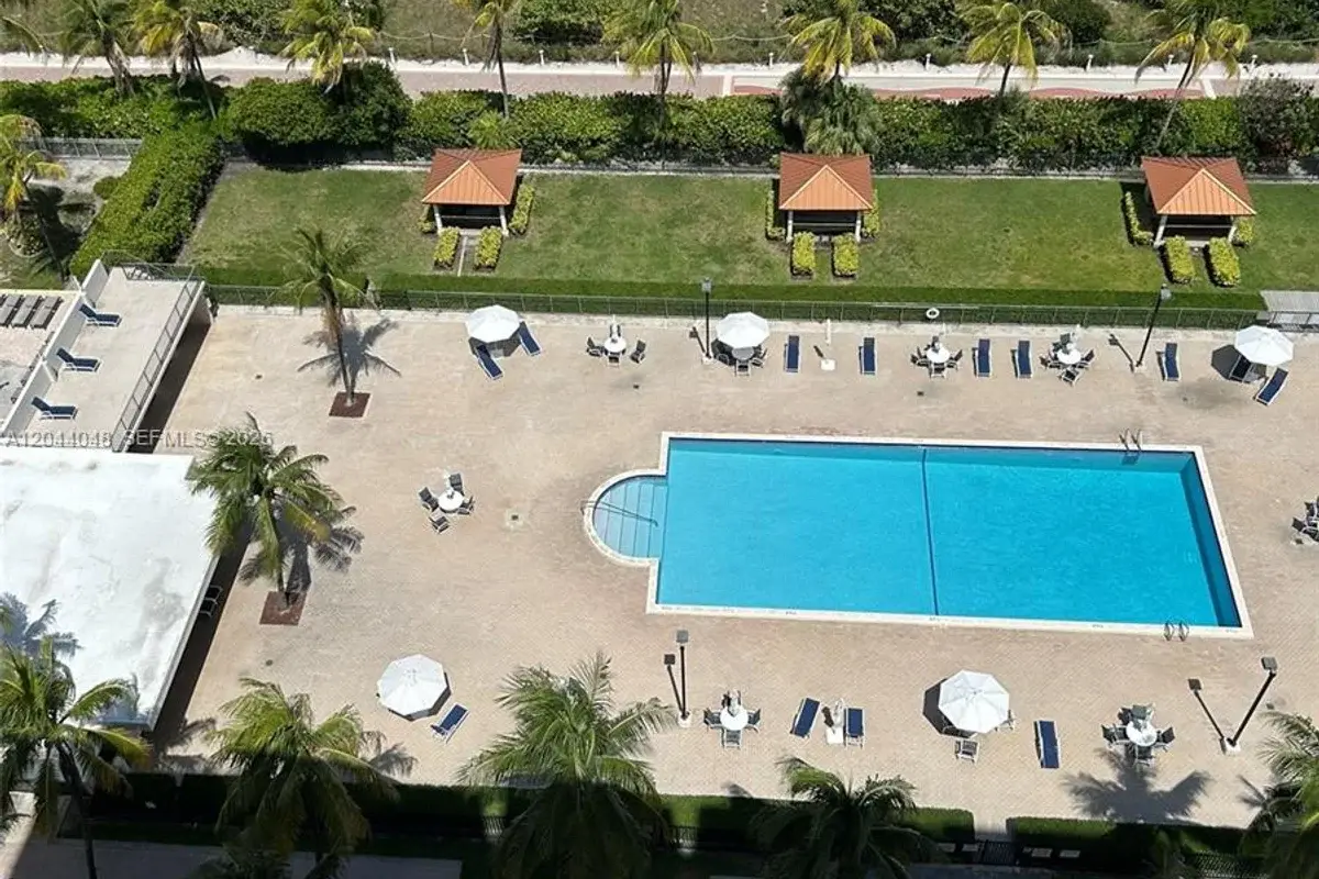 2625 Collins Ave #1805, Miami Beach: photo 1 of 11