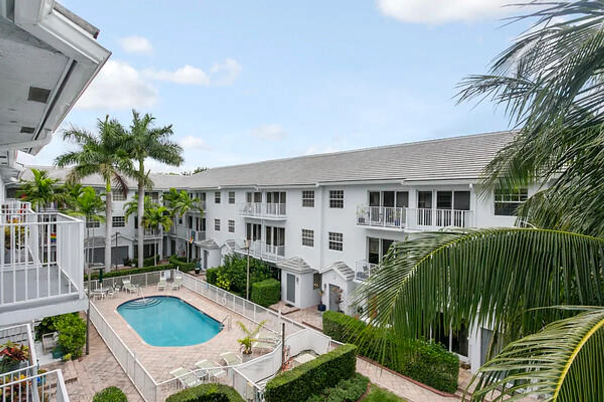 2725 NE 8th Ave #118, Wilton Manors: photo 1 of 30