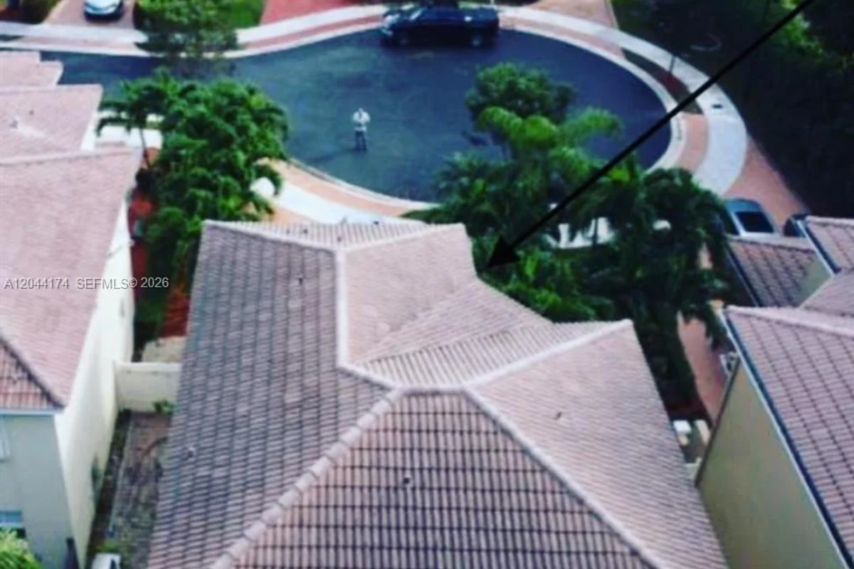 4318 NW 113th Pl, Doral: photo 1 of 19