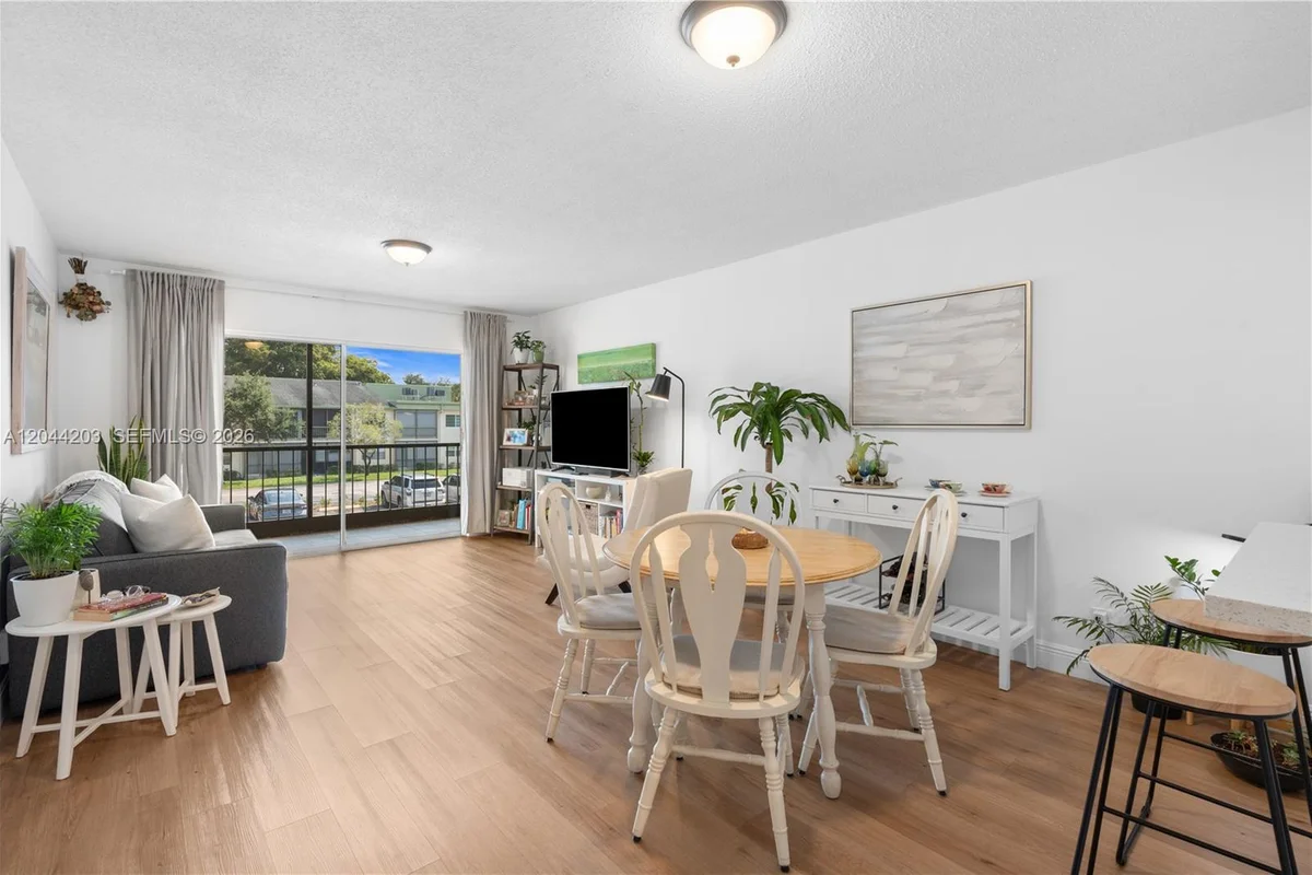 4161 NW 90th Ave #206, Coral Springs: photo 1 of 15