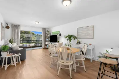 4161 NW 90th Ave #206, Coral Springs: photo 1 of 15