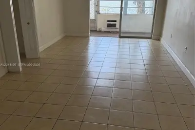 19001 NE 2nd Ave #1404, Miami: photo 1 of 4