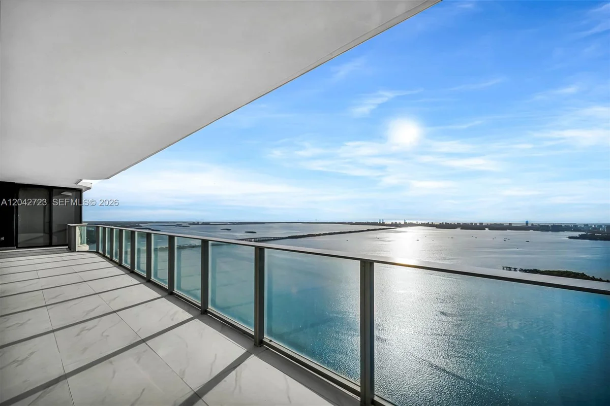 700 NE 24th St #4702, Miami: photo 1 of 101