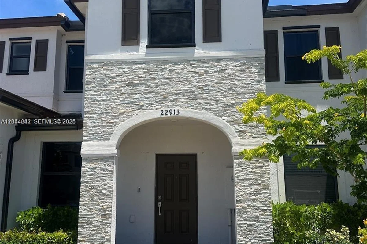 22913 SW 99th Ave, Cutler Bay: photo 1 of 13