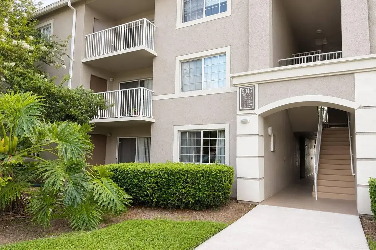 5045 Wiles Rd #105, Coconut Creek: photo 1 of 13