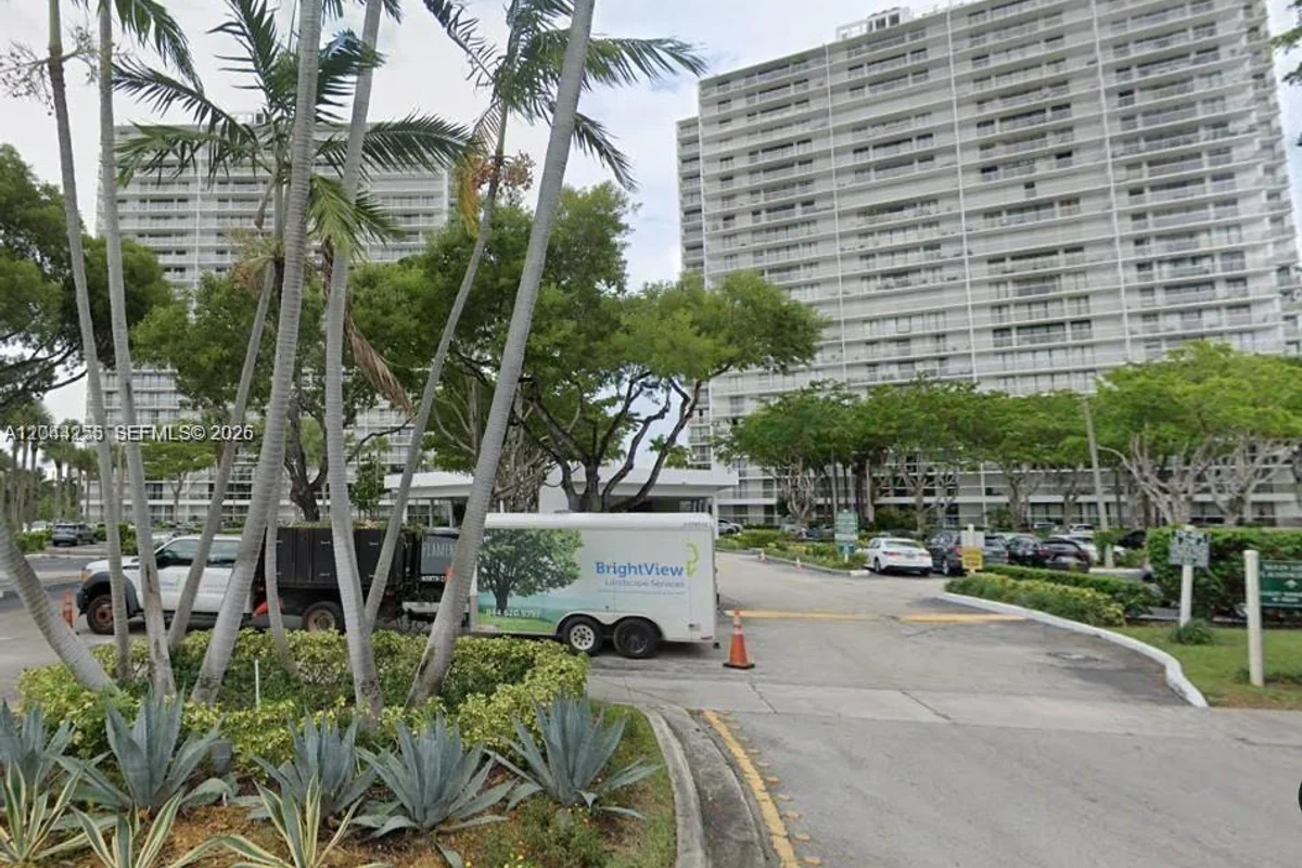 3701 N Country Club Dr #207, Aventura: photo 1 of 17