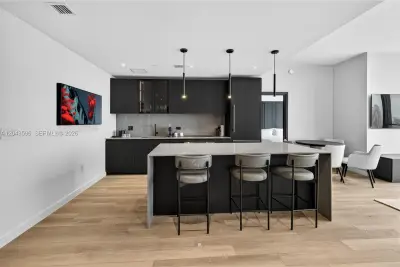 20 NE 11th #4702, Miami: photo 1 of 17