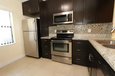 2987 NW 110th Ave, Sunrise: photo 1 of 18