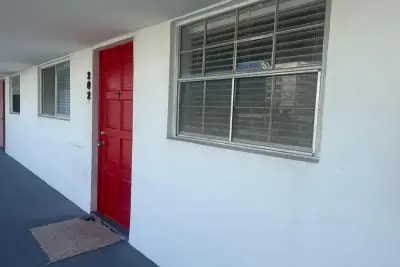 402 Lake Shore Dr #202, West Palm Beach: photo 1 of 12