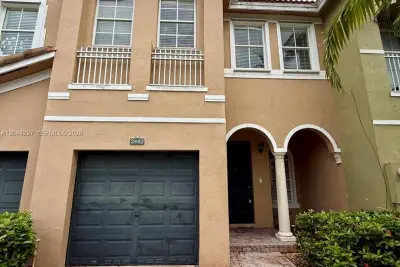 2482 SE 15th Ct, Homestead: photo 1 of 37