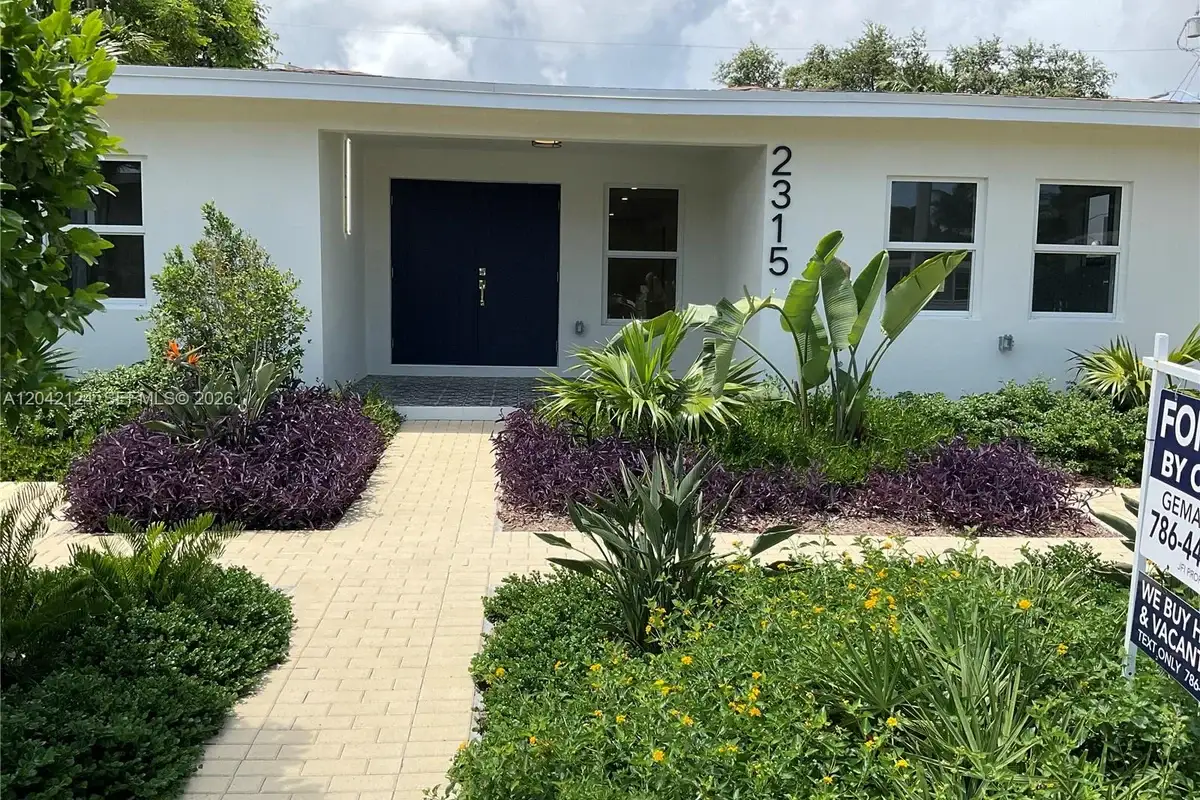 2315 NW 3rd St, Miami: photo 1 of 25