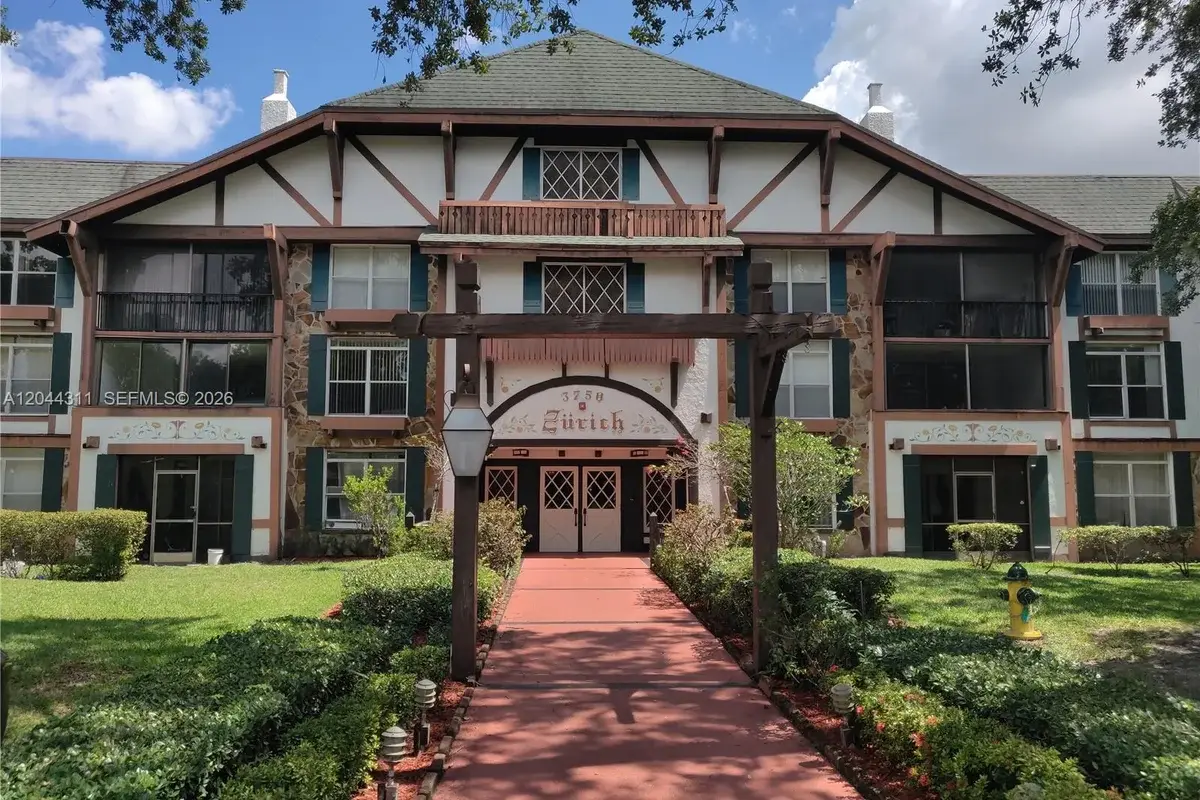 3750 Inverrary Dr #2Q, Lauderhill: photo 1 of 24