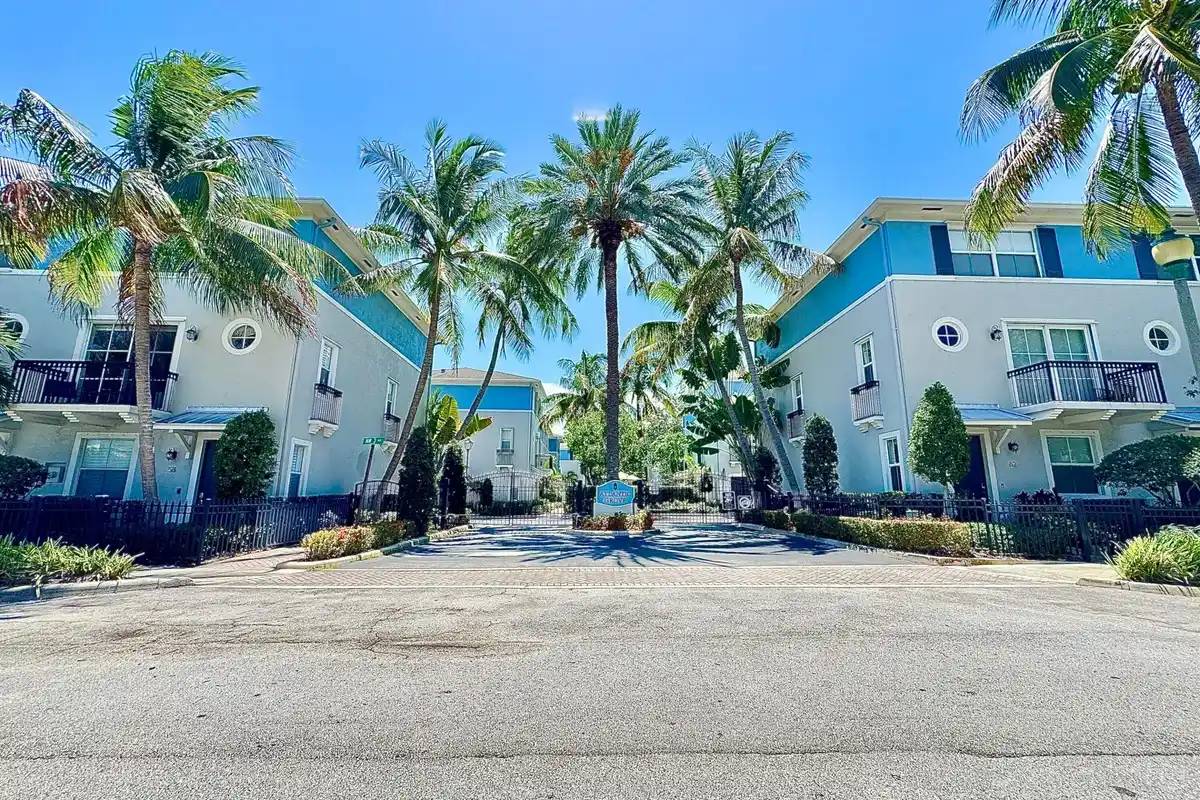 326 NW 1st St, Delray Beach: photo 1 of 83