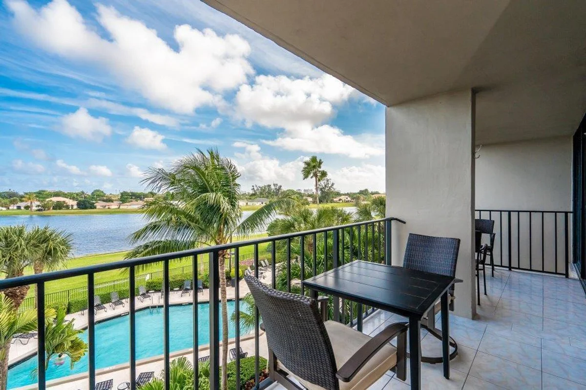 1830 Embassy Dr #411, West Palm Beach: photo 1 of 13